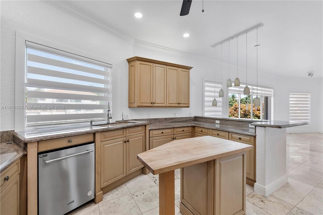 For Sale: $749,000 (2 beds, 2 baths, 1800 Square Feet)