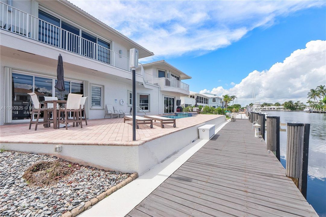 For Sale: $749,000 (2 beds, 2 baths, 1800 Square Feet)