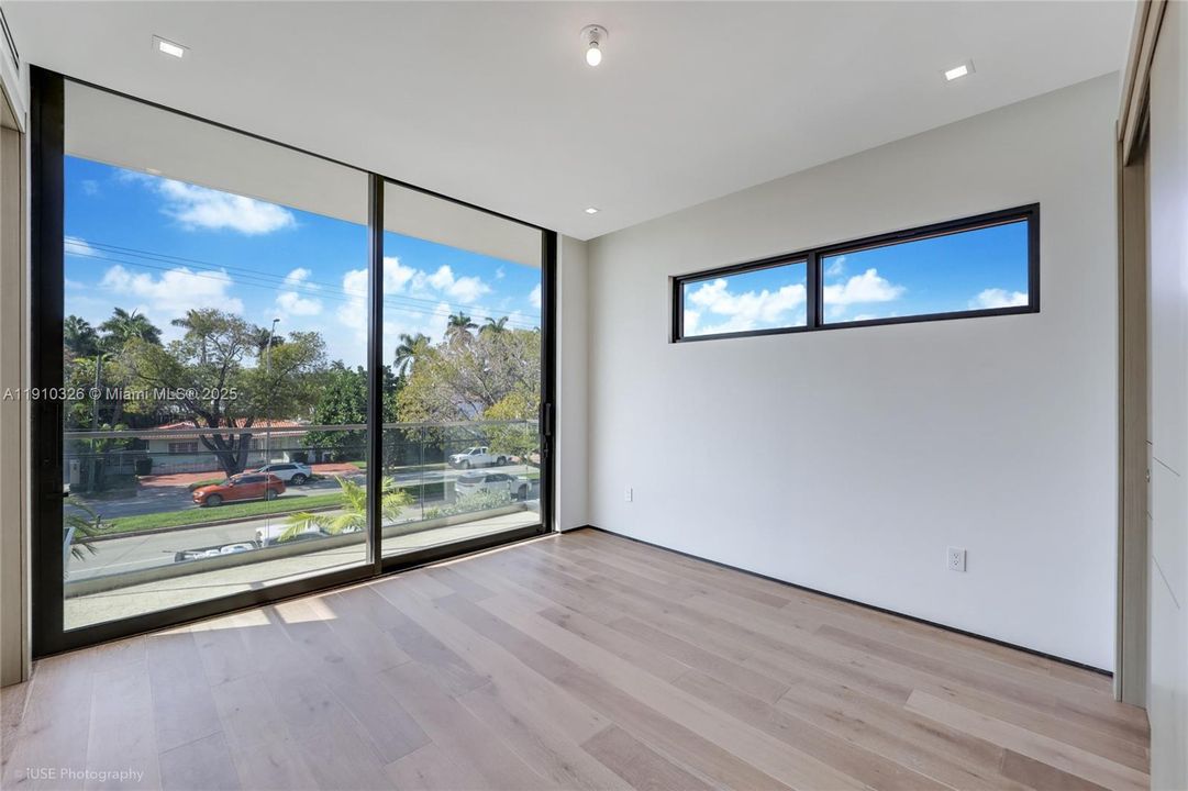 For Sale: $5,950,000 (6 beds, 5 baths, 3559 Square Feet)