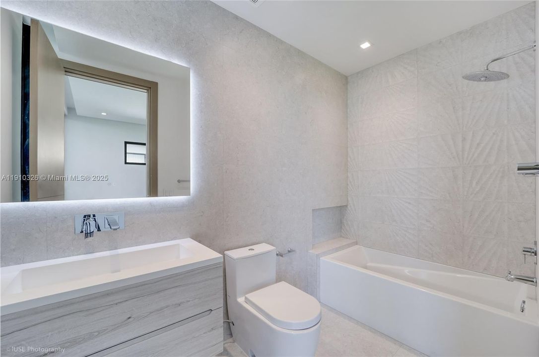 For Sale: $5,950,000 (6 beds, 5 baths, 3559 Square Feet)