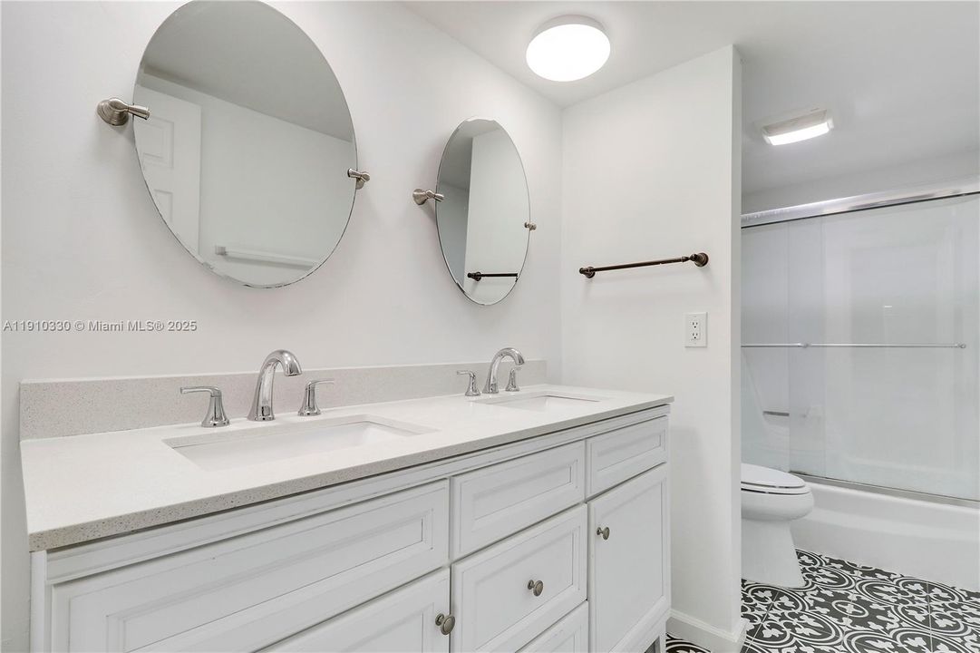 Active With Contract: $368,000 (2 beds, 2 baths, 1320 Square Feet)