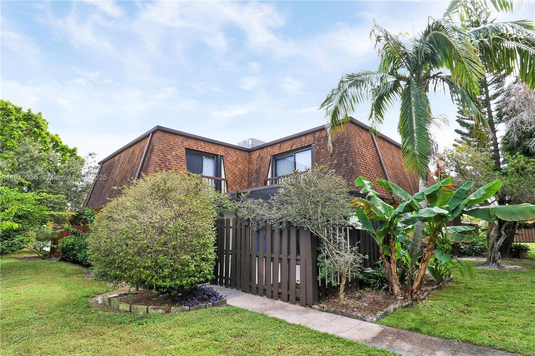 Active With Contract: $368,000 (2 beds, 2 baths, 1320 Square Feet)