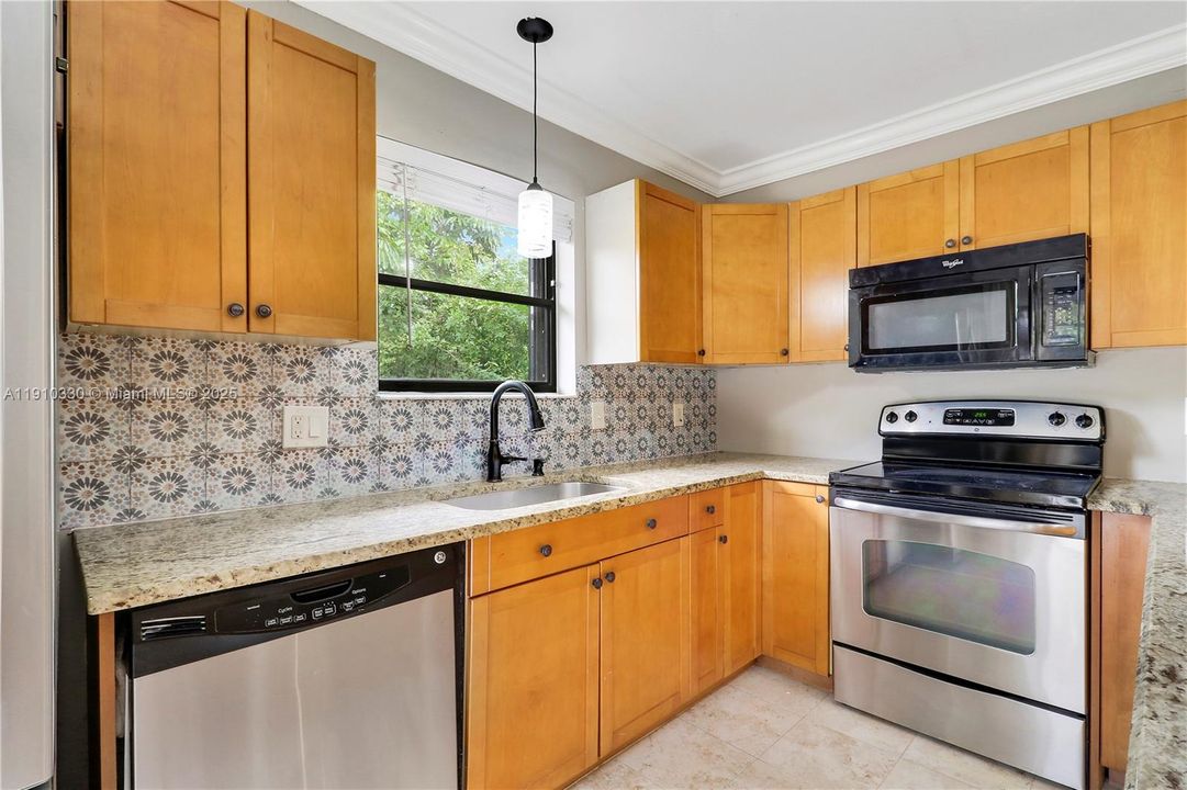 Active With Contract: $368,000 (2 beds, 2 baths, 1320 Square Feet)