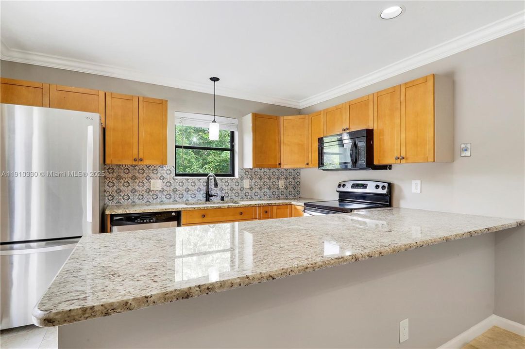 Active With Contract: $368,000 (2 beds, 2 baths, 1320 Square Feet)