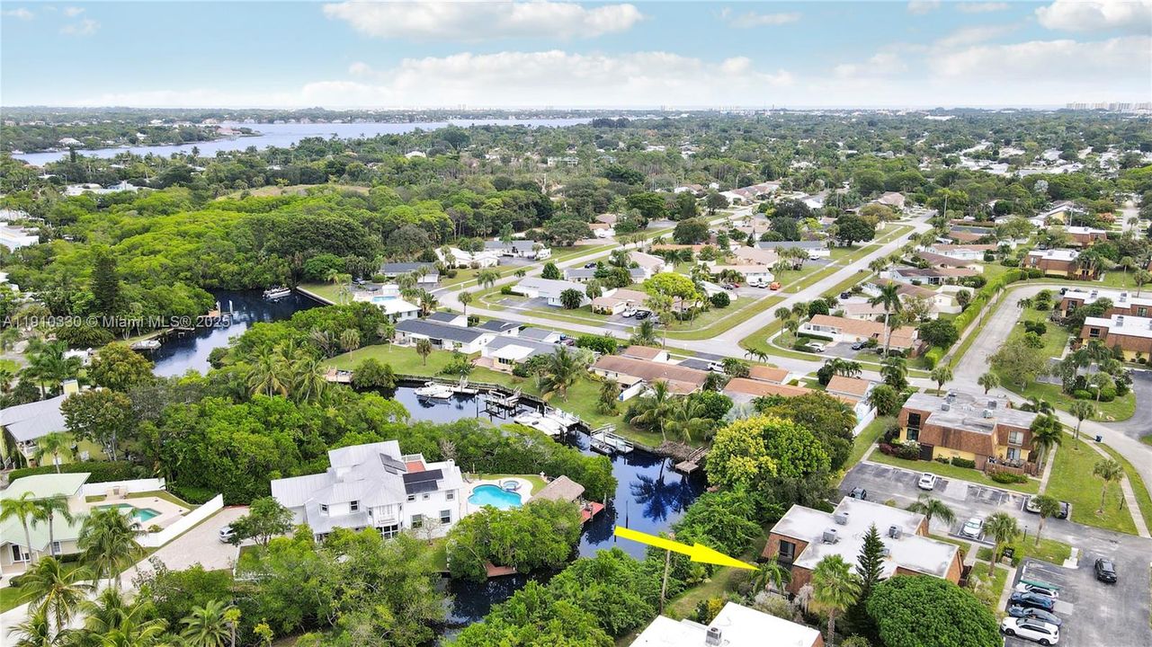 Active With Contract: $368,000 (2 beds, 2 baths, 1320 Square Feet)