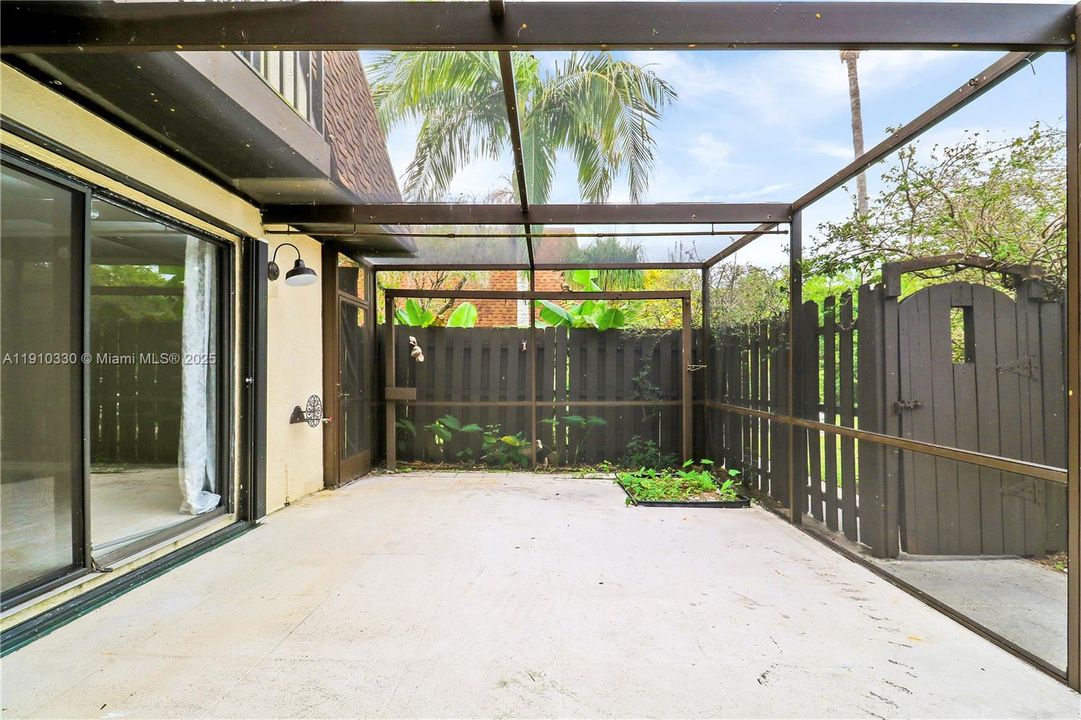 Active With Contract: $368,000 (2 beds, 2 baths, 1320 Square Feet)