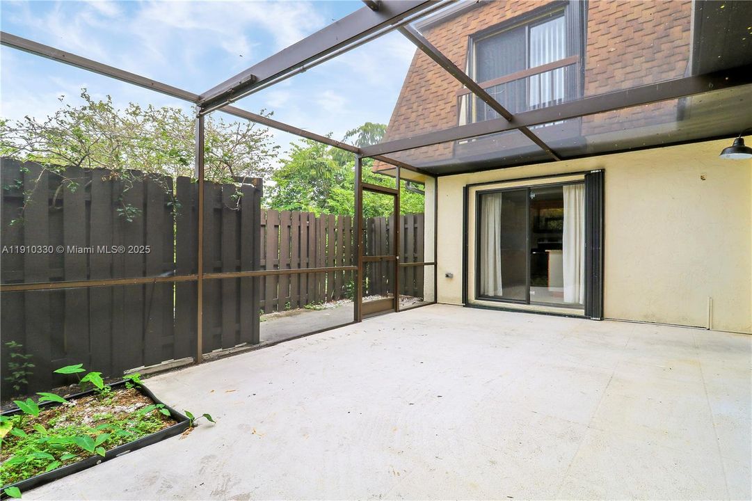 Active With Contract: $368,000 (2 beds, 2 baths, 1320 Square Feet)