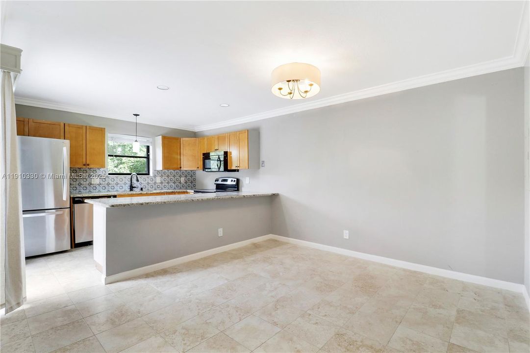 Active With Contract: $368,000 (2 beds, 2 baths, 1320 Square Feet)