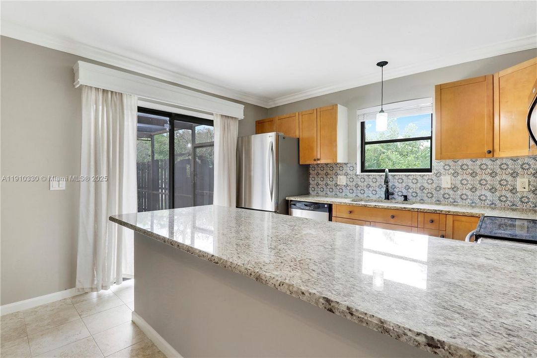 Active With Contract: $368,000 (2 beds, 2 baths, 1320 Square Feet)