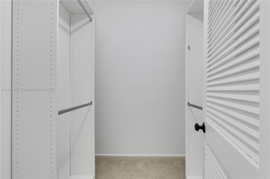 Active With Contract: $368,000 (2 beds, 2 baths, 1320 Square Feet)