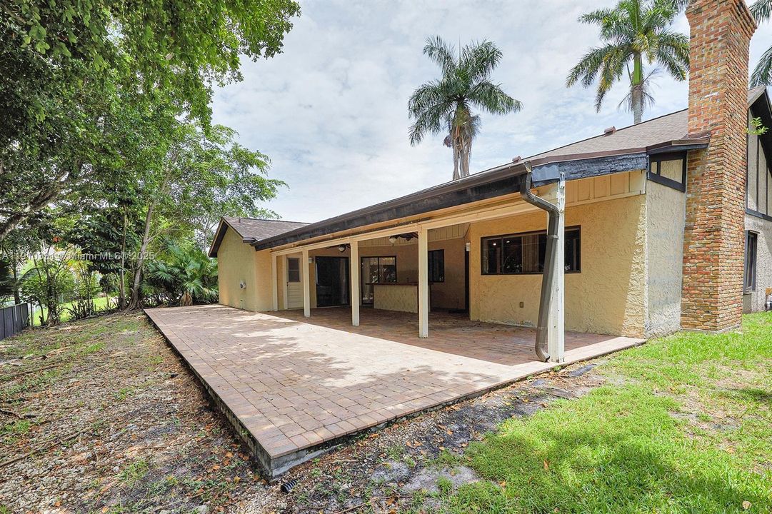 出租: $4,000 (4 贝兹, 2 浴室, 2338 平方英尺)