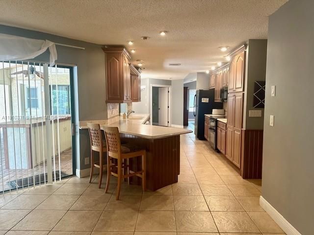 出租: $4,000 (4 贝兹, 2 浴室, 2338 平方英尺)