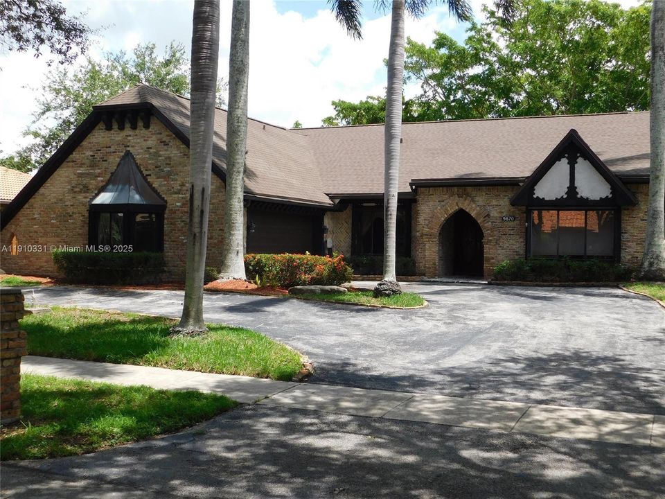 出租: $4,000 (4 贝兹, 2 浴室, 2338 平方英尺)