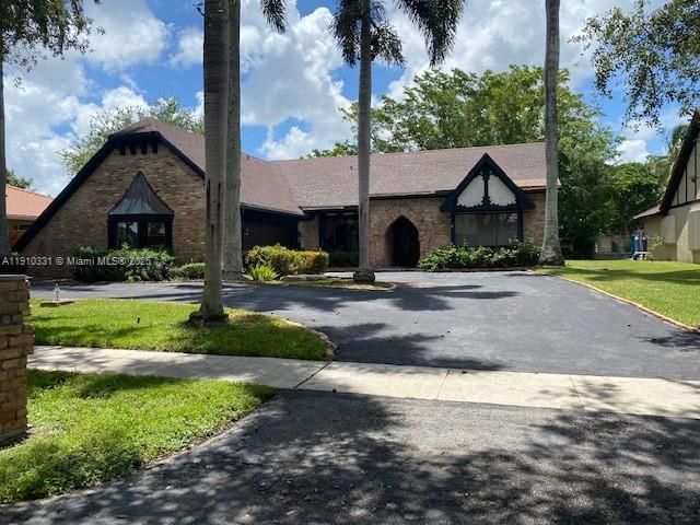 出租: $4,000 (4 贝兹, 2 浴室, 2338 平方英尺)