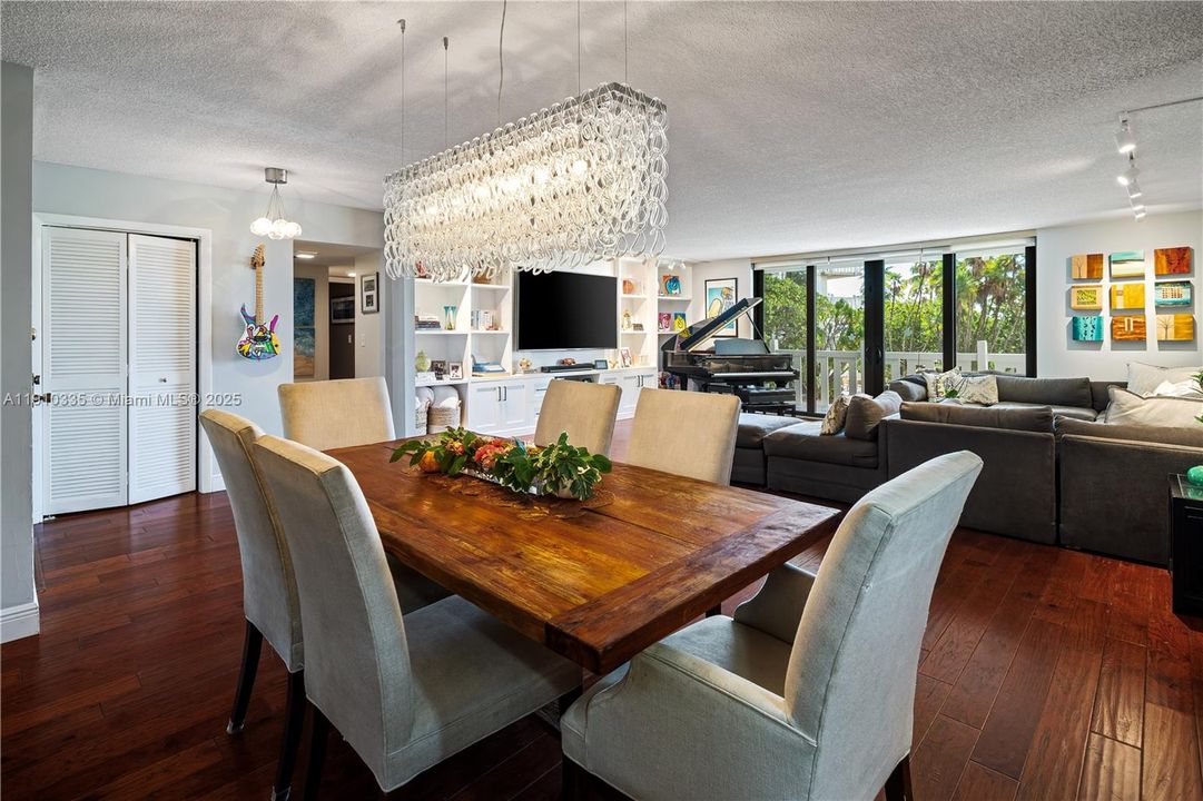 待售: $1,890,000 (3 贝兹, 3 浴室, 2208 平方英尺)