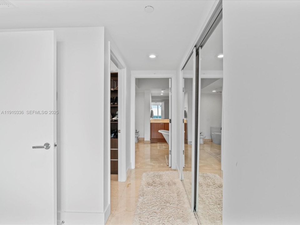 For Sale: $2,049,000 (4 beds, 4 baths, 3524 Square Feet)