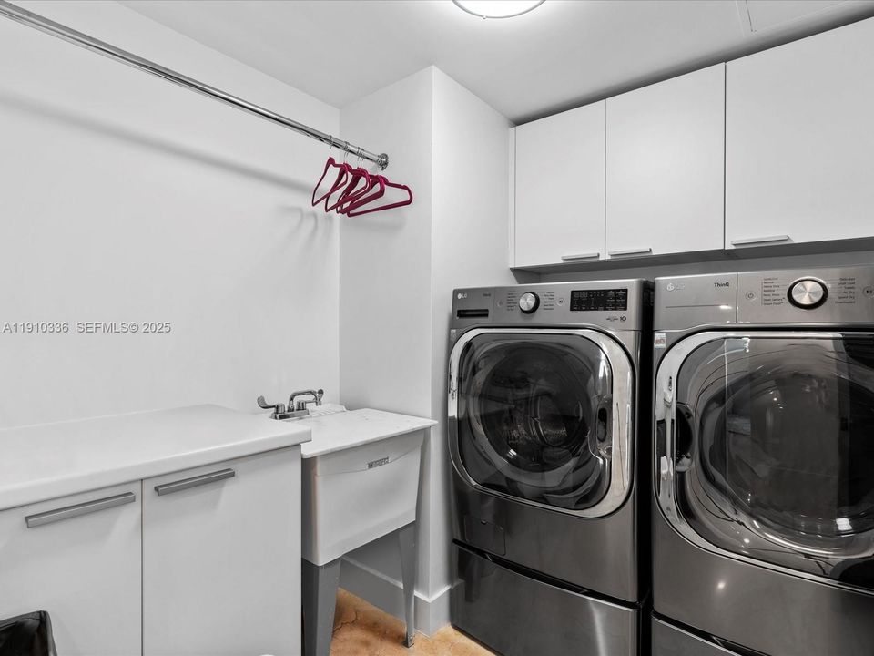 For Sale: $2,049,000 (4 beds, 4 baths, 3524 Square Feet)