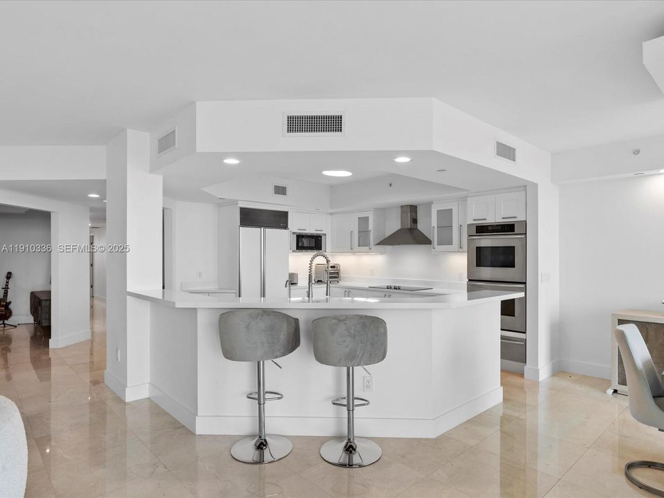 For Sale: $2,049,000 (4 beds, 4 baths, 3524 Square Feet)