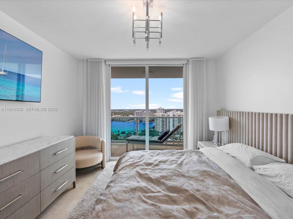 For Sale: $2,049,000 (4 beds, 4 baths, 3524 Square Feet)