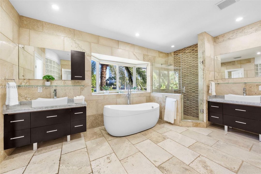 На продажу: $8,750,000 (5 спален, 4 ванн, 4035 Квадратных фут)