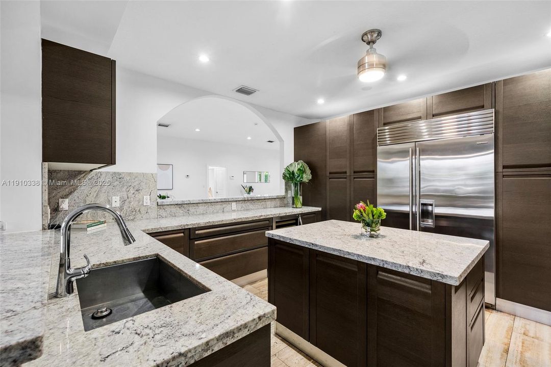 На продажу: $8,750,000 (5 спален, 4 ванн, 4035 Квадратных фут)