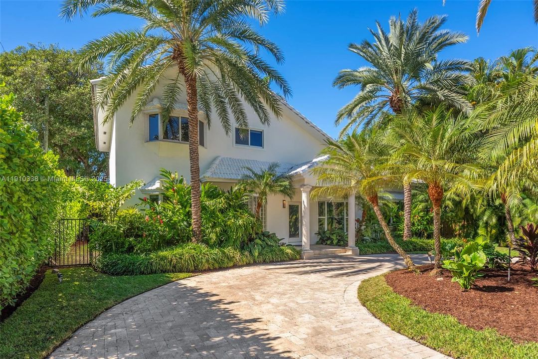 На продажу: $8,750,000 (5 спален, 4 ванн, 4035 Квадратных фут)