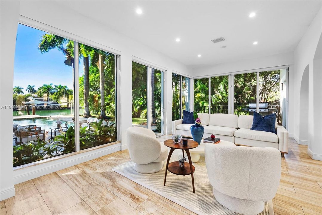 На продажу: $8,750,000 (5 спален, 4 ванн, 4035 Квадратных фут)