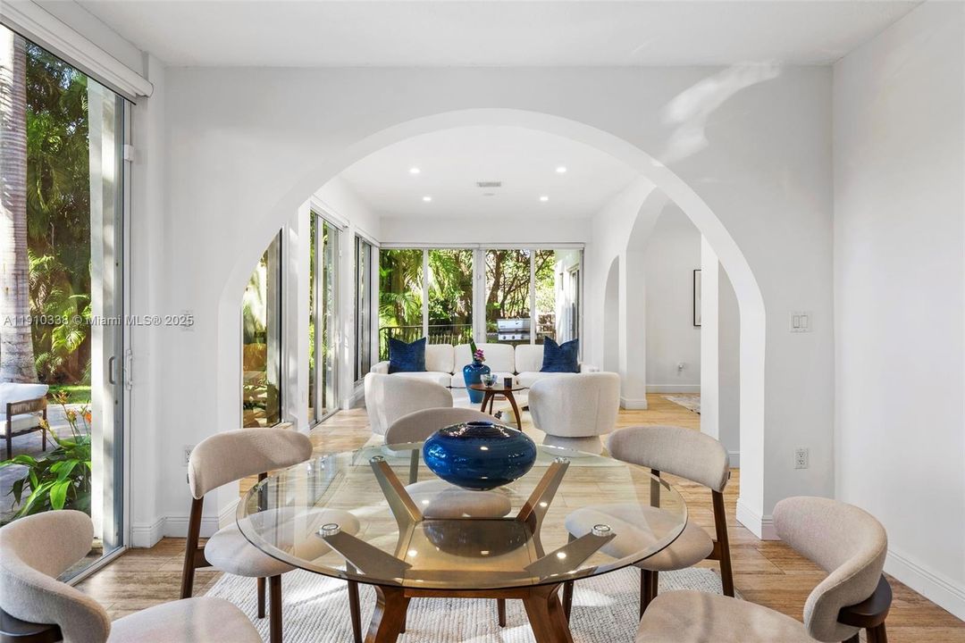 На продажу: $8,750,000 (5 спален, 4 ванн, 4035 Квадратных фут)