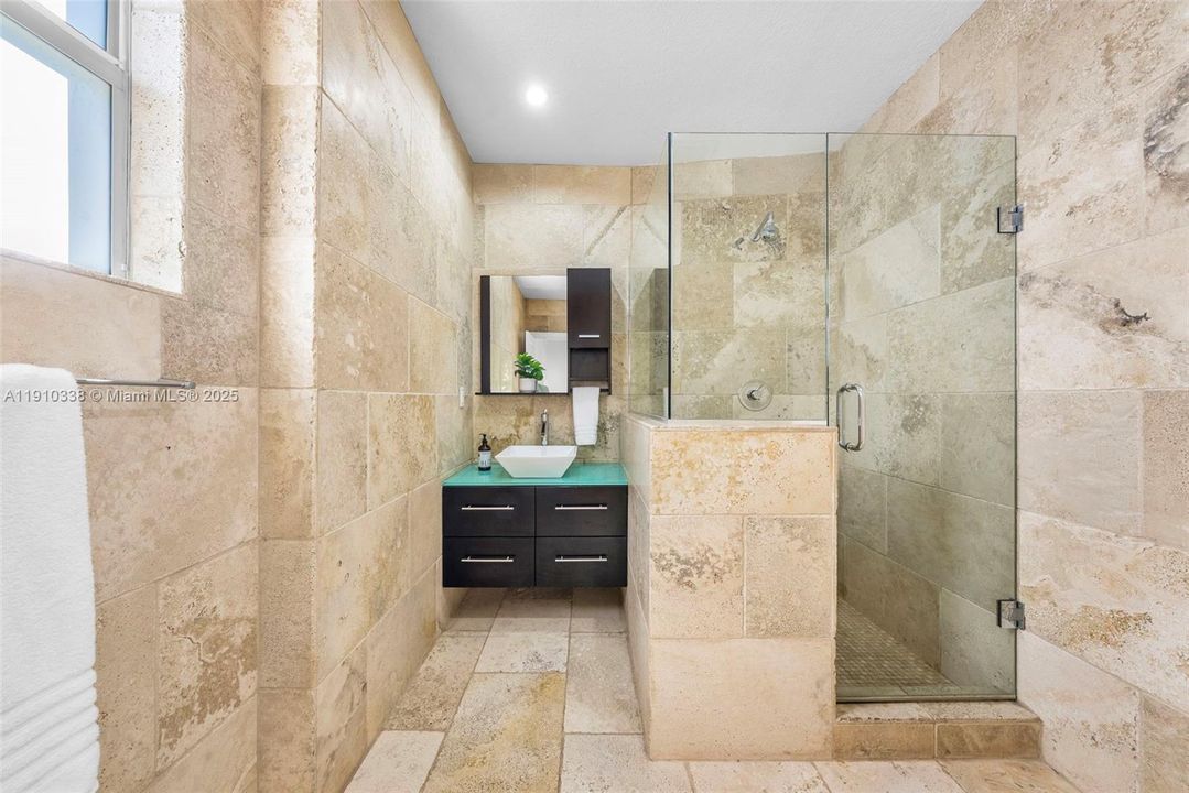 На продажу: $8,750,000 (5 спален, 4 ванн, 4035 Квадратных фут)