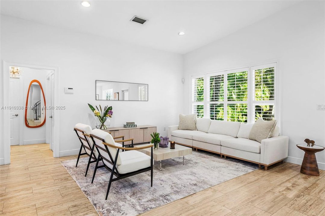 На продажу: $8,750,000 (5 спален, 4 ванн, 4035 Квадратных фут)