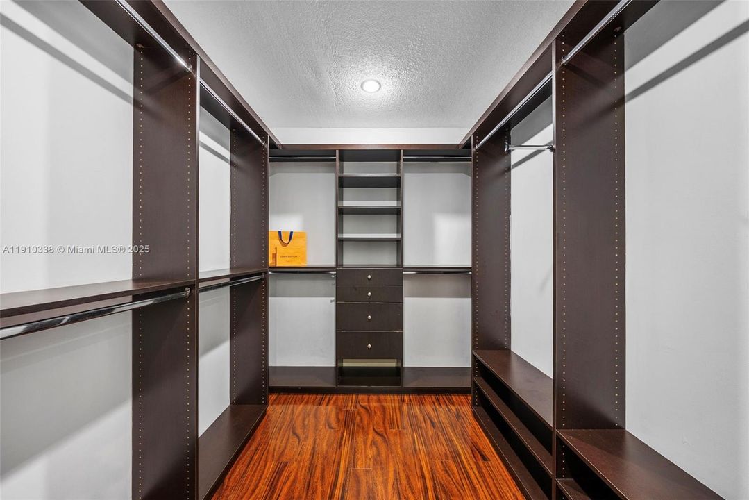 На продажу: $8,750,000 (5 спален, 4 ванн, 4035 Квадратных фут)