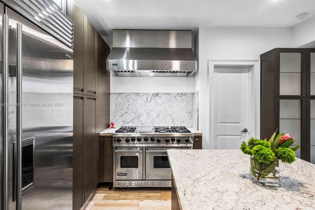 На продажу: $8,750,000 (5 спален, 4 ванн, 4035 Квадратных фут)