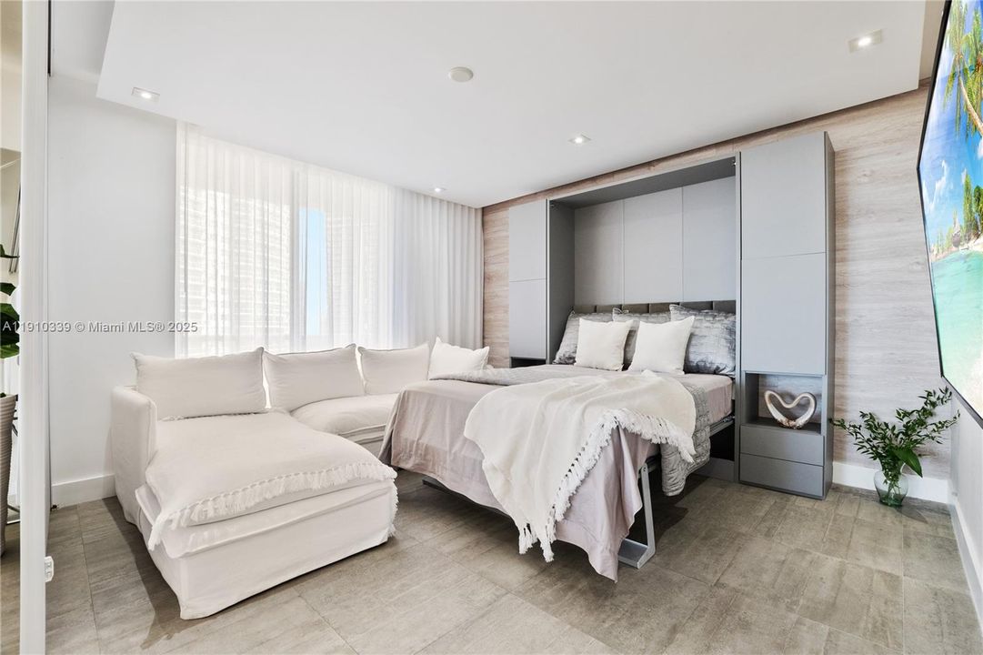 For Sale: $1,800,000 (3 beds, 2 baths, 2080 Square Feet)