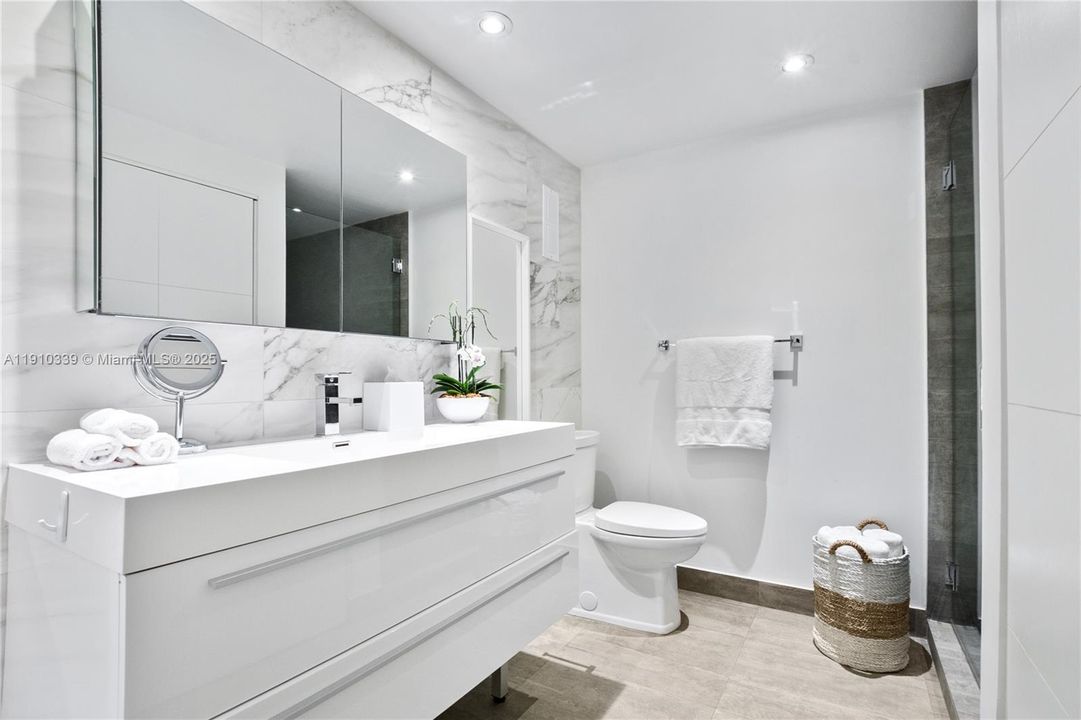 For Sale: $1,800,000 (3 beds, 2 baths, 2080 Square Feet)