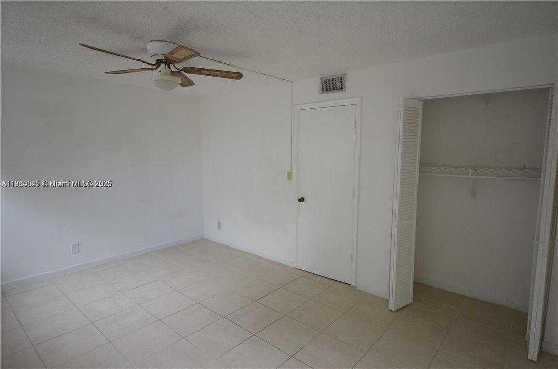 待售: $199,000 (2 贝兹, 1 浴室, 1056 平方英尺)