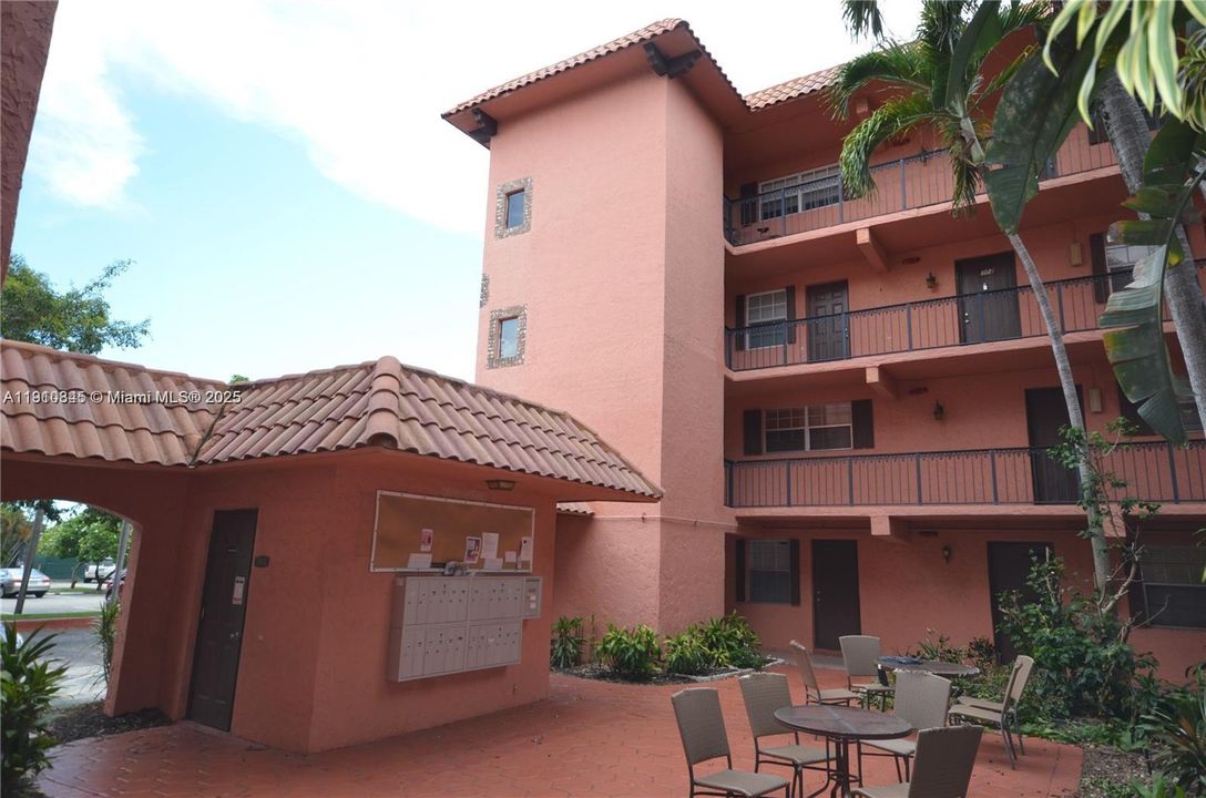 待售: $199,000 (2 贝兹, 1 浴室, 1056 平方英尺)