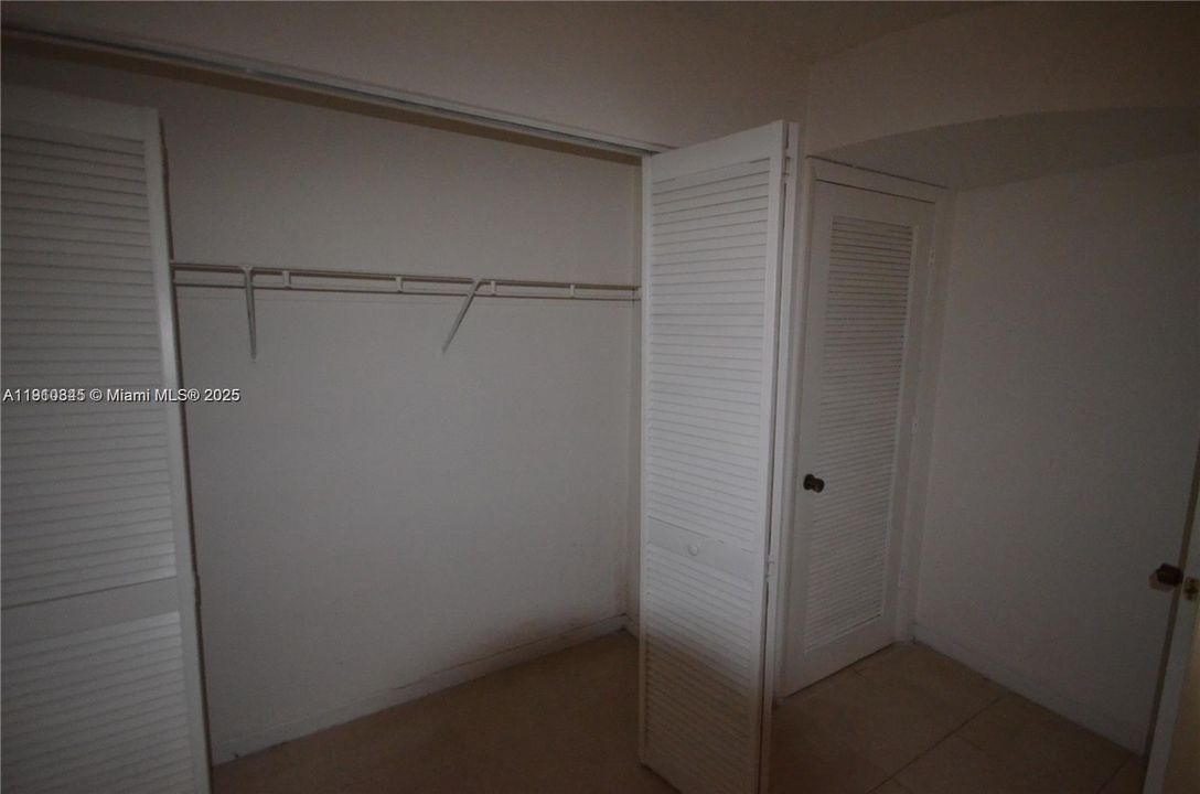 待售: $199,000 (2 贝兹, 1 浴室, 1056 平方英尺)