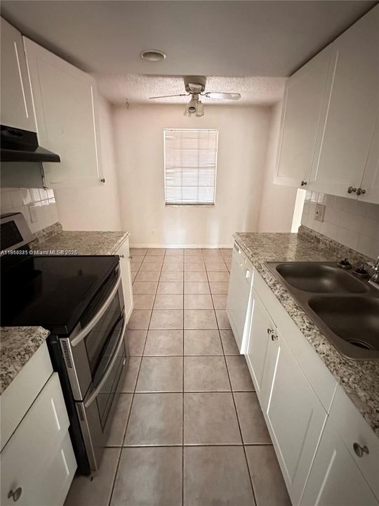 待售: $199,000 (2 贝兹, 1 浴室, 1056 平方英尺)