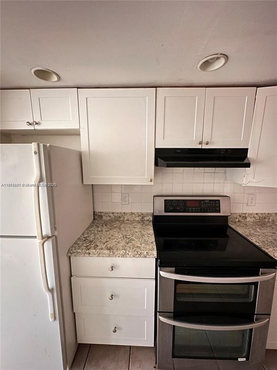 待售: $199,000 (2 贝兹, 1 浴室, 1056 平方英尺)