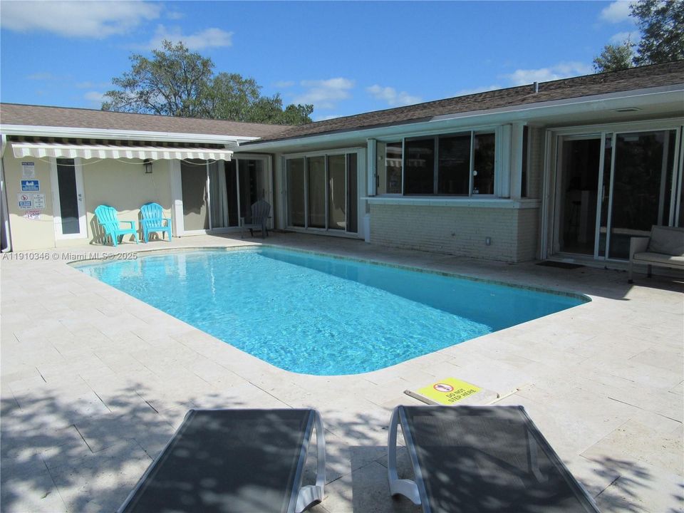 Active With Contract: $4,900 (3 beds, 2 baths, 2000 Square Feet)