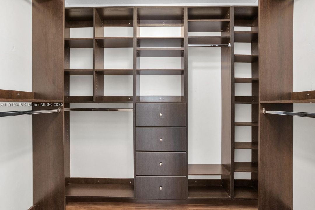 Active With Contract: $4,900 (3 beds, 2 baths, 2000 Square Feet)