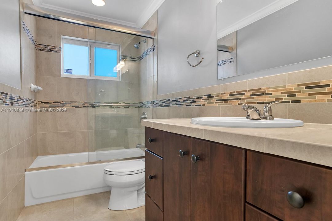 Active With Contract: $4,900 (3 beds, 2 baths, 2000 Square Feet)