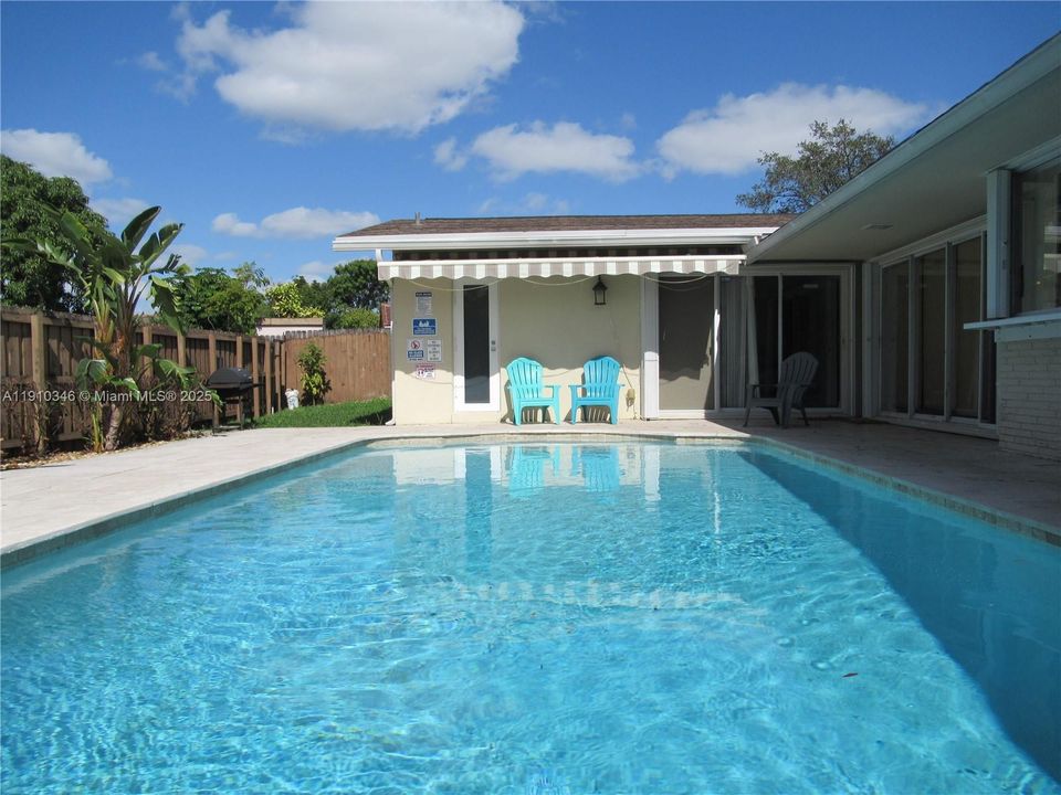Active With Contract: $4,900 (3 beds, 2 baths, 2000 Square Feet)