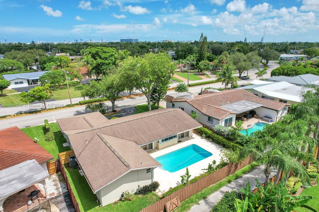 Active With Contract: $4,900 (3 beds, 2 baths, 2000 Square Feet)