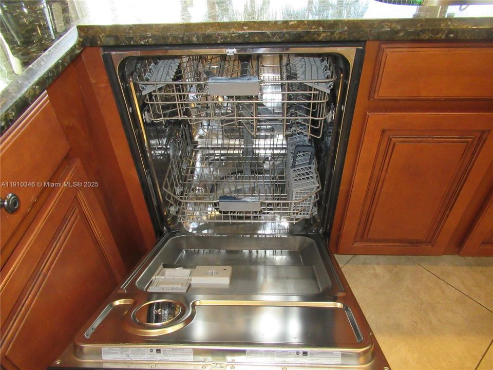 Active With Contract: $4,900 (3 beds, 2 baths, 2000 Square Feet)