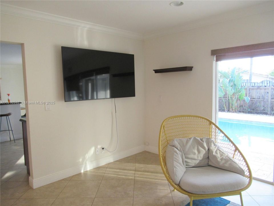 Active With Contract: $4,900 (3 beds, 2 baths, 2000 Square Feet)