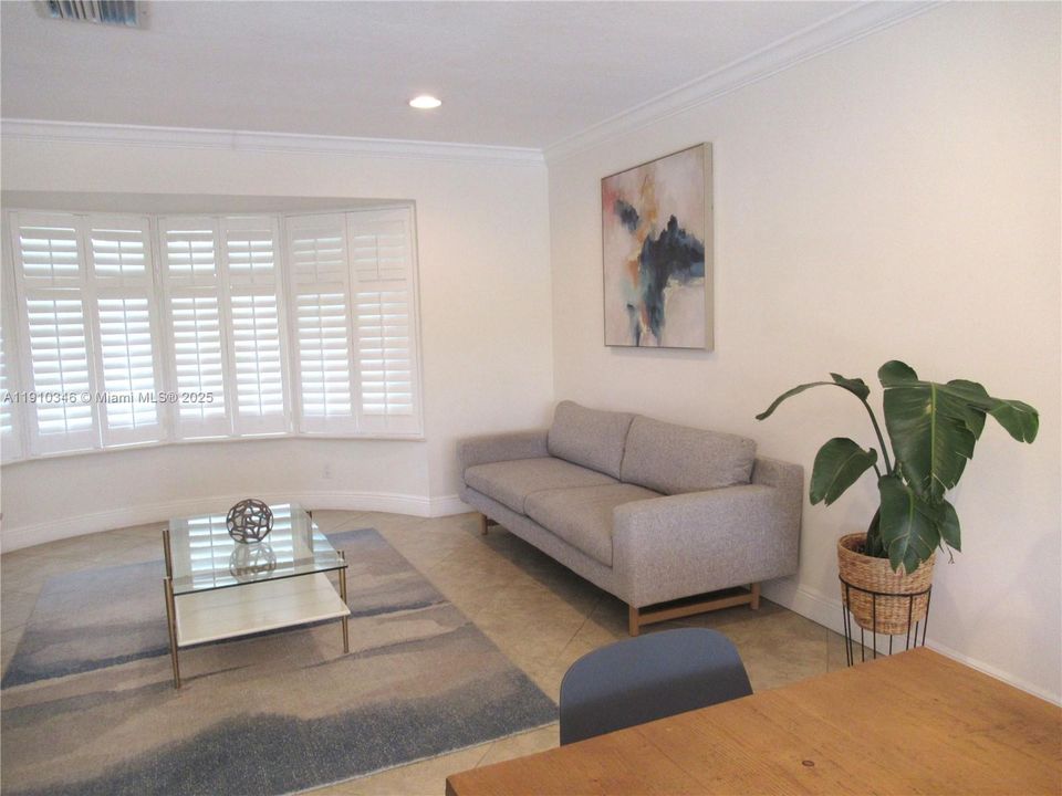 Active With Contract: $4,900 (3 beds, 2 baths, 2000 Square Feet)