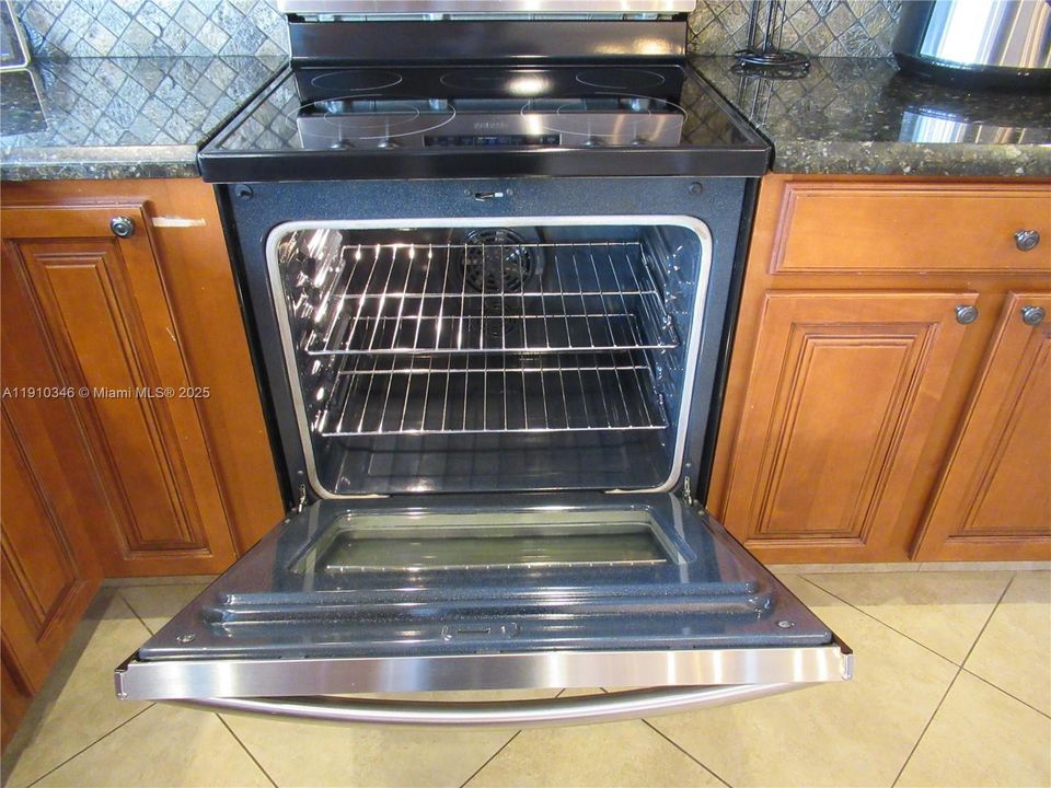 Active With Contract: $4,900 (3 beds, 2 baths, 2000 Square Feet)