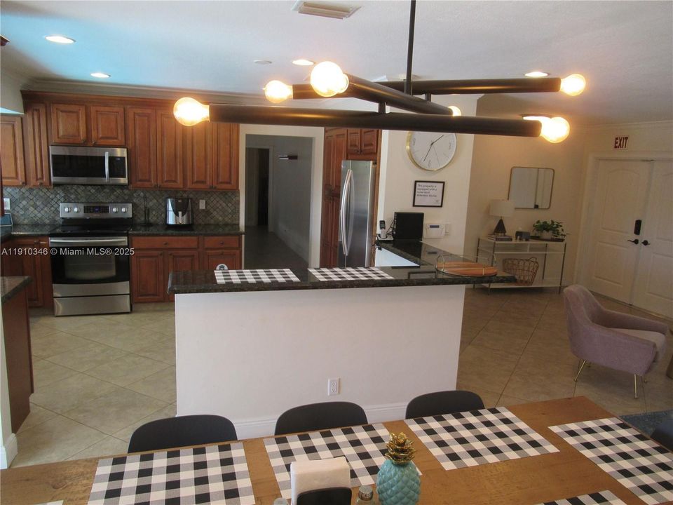 Active With Contract: $4,900 (3 beds, 2 baths, 2000 Square Feet)