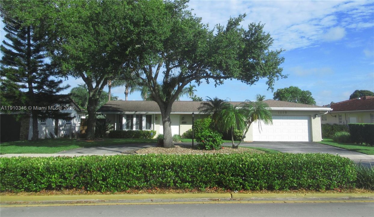 Active With Contract: $4,900 (3 beds, 2 baths, 2000 Square Feet)